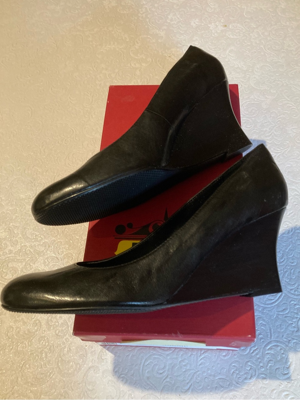 NIB Vaneli USSA Black Leather High Wedge Plain Pump 9 B